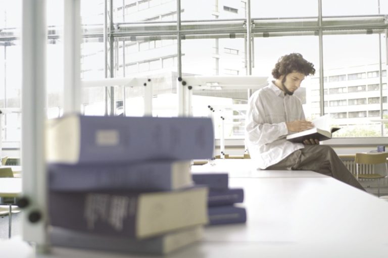 Anmeldung zum Colloquium bei Prof. Fröhlich