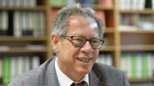 Zum Artikel "Podiumsdiskussion mit Prof. Dr. Sturm am 25.04.2017 zur Frage: „Drohen uns in Europa amerikanische Verhältnisse?“"