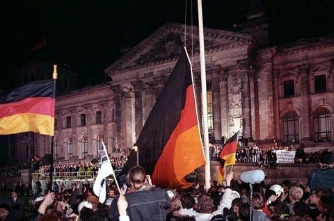 Zum Artikel "„Es ist nicht alles schlecht“ – Dreißig Jahre deutsche Einheit: Themenheft zieht Bilanz mit Erlanger Beteiligung"