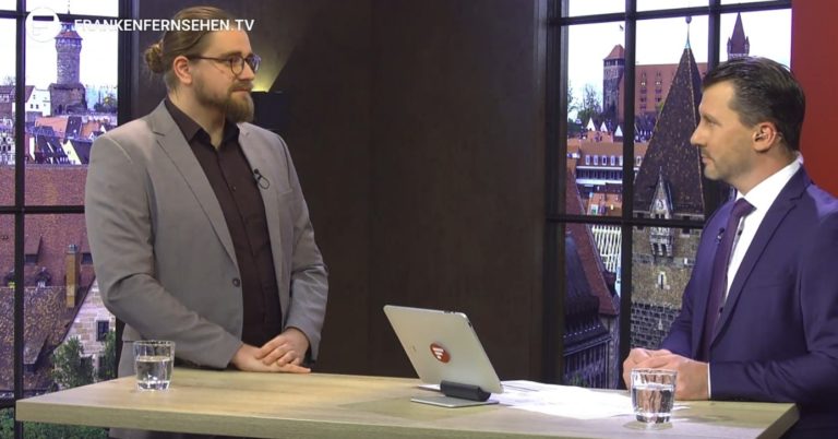 Erik Vollmann kommentiert Bundestagswahl 2021 im Frankenfernsehen