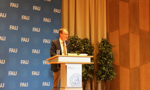 Dr. Martin Große Hüttmann würdigt Sturms starke Präsenz in der Föderalismusforschung