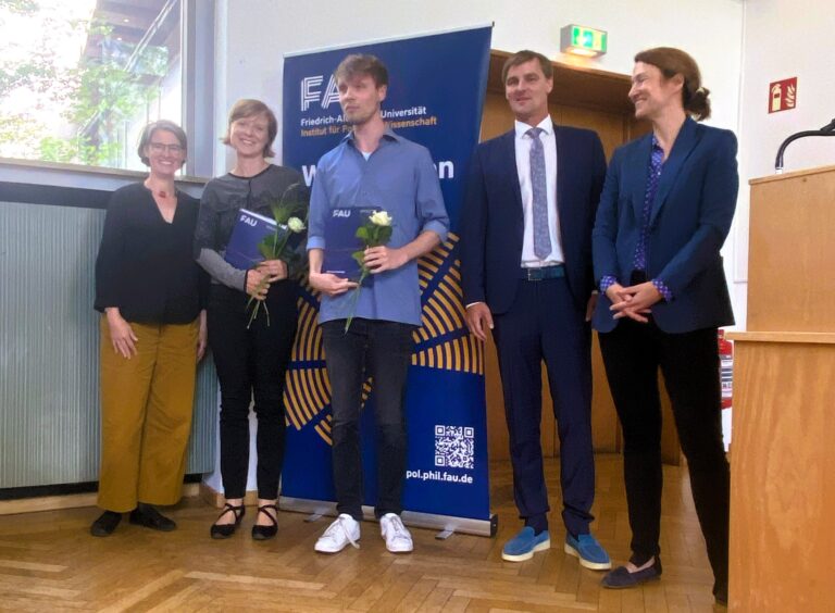 Veröffentlichung der preisgekrönten Instituts-Abschlussarbeiten